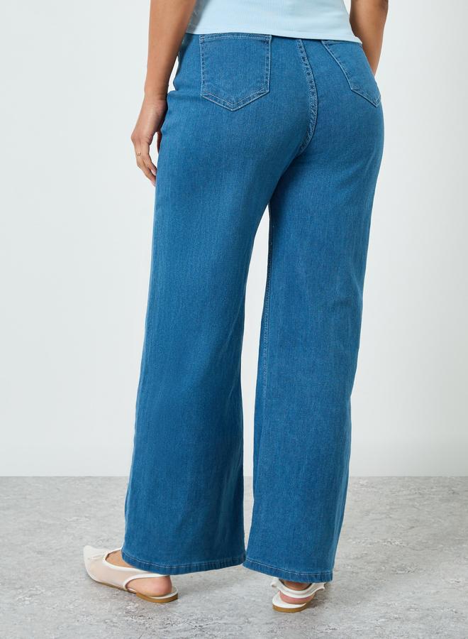 ستايلي جينز بقصة أرجل مستقيمة وتفاصيل مشطوفة - Image 3